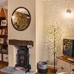 Uk45895 - Cross House *